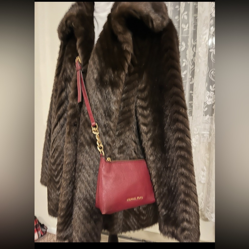 Michael Kors Dark Red Crossbody Bag with secure closure and lots of compartments - Picture 5 of 14